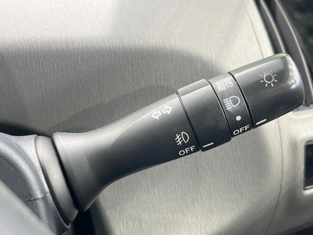 TOYOTA PRIUS Alpha 2013