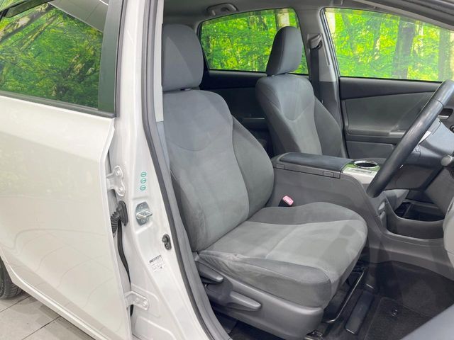 TOYOTA PRIUS Alpha 2013