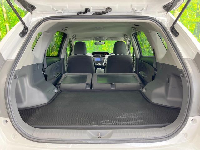 TOYOTA PRIUS Alpha 2013