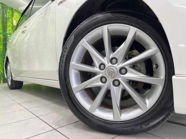 TOYOTA PRIUS Alpha 2013