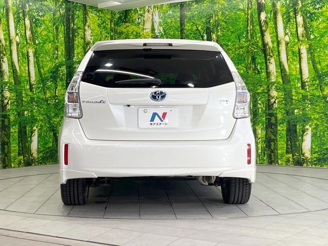 TOYOTA PRIUS Alpha 2013