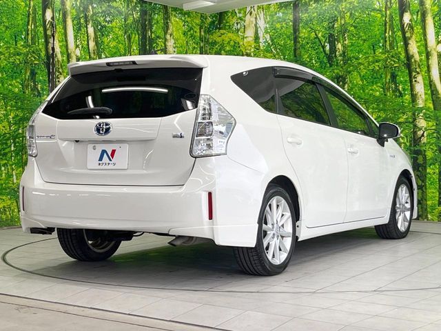 TOYOTA PRIUS Alpha 2013