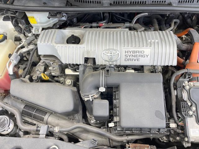 TOYOTA PRIUS Alpha 2013