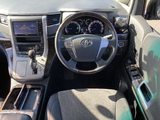 TOYOTA VELLFIRE  HYBRID 4WD 2014