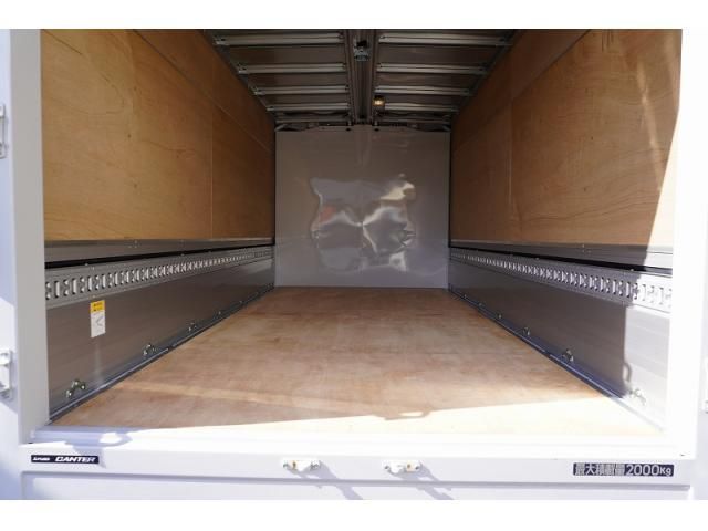 MITSUBISHI CANTER 2023