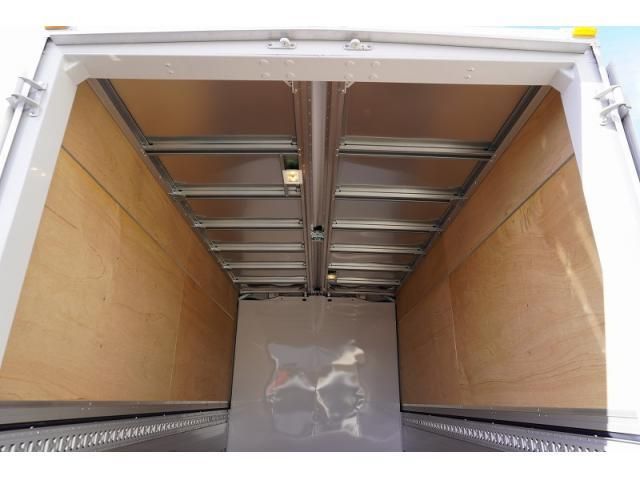 MITSUBISHI CANTER 2023