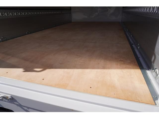 MITSUBISHI CANTER 2023