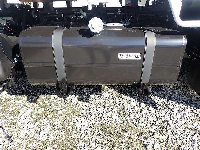 MITSUBISHI CANTER 2025