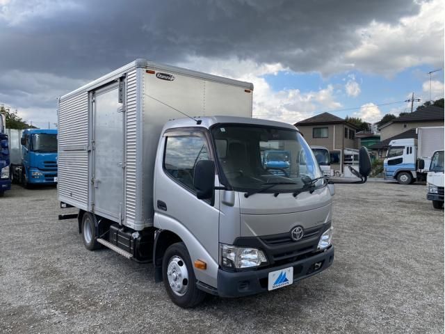 TOYOTA DYNA 2017