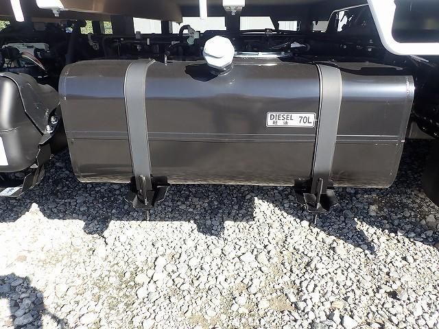 MITSUBISHI CANTER 2025