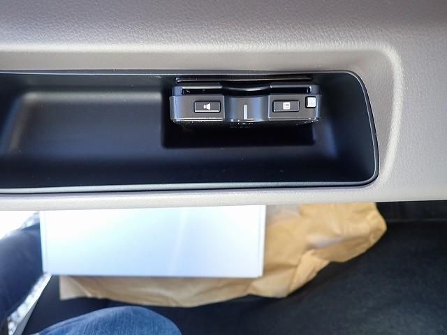 MITSUBISHI CANTER 2025