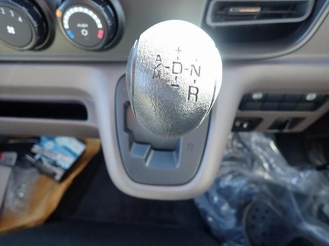 MITSUBISHI CANTER 2025