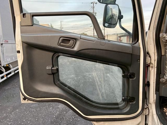 MITSUBISHI FUSOU FIGHTER 2012