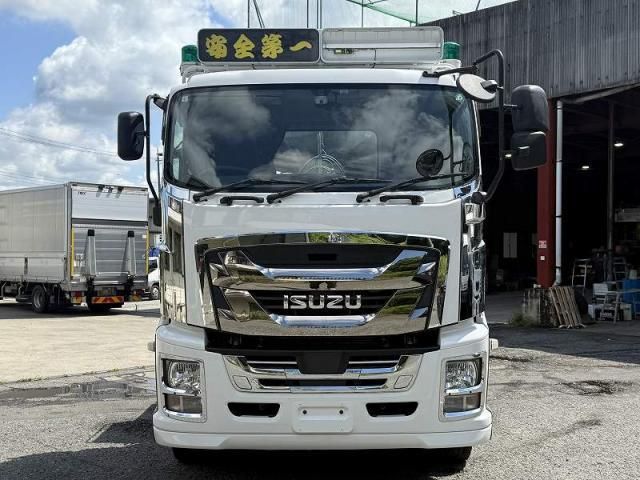 ISUZU GIGA 2017