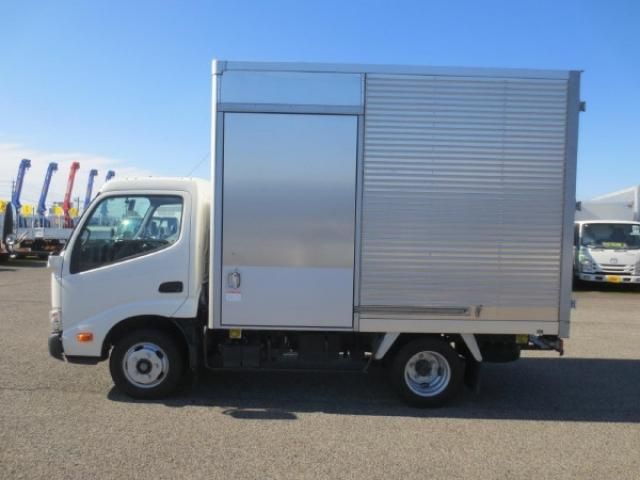 TOYOTA DYNA 2019