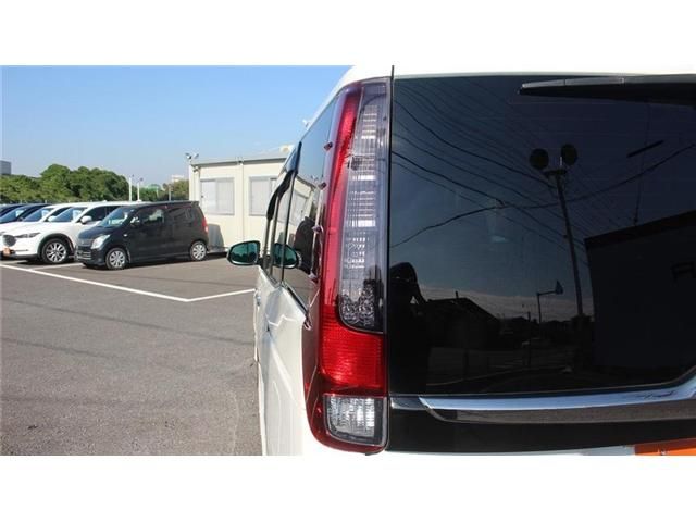 TOYOTA ESQUIRE HYBRID 2016