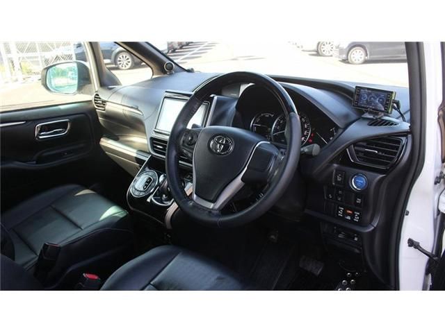 TOYOTA ESQUIRE HYBRID 2016