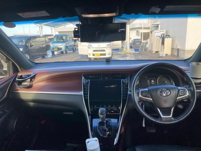 TOYOTA HARRIER 2WD 2017