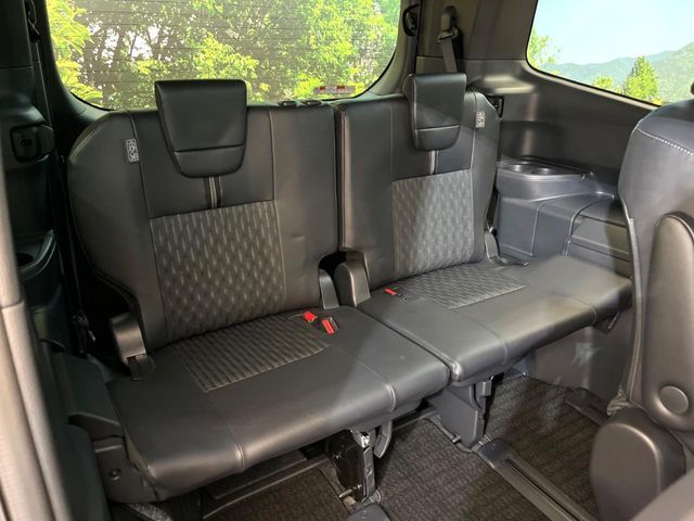 TOYOTA NOAH 2022