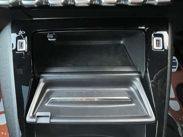 PEUGEOT PEUGEOT e-2008 2023