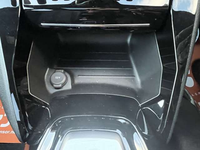 PEUGEOT PEUGEOT e-2008 2023