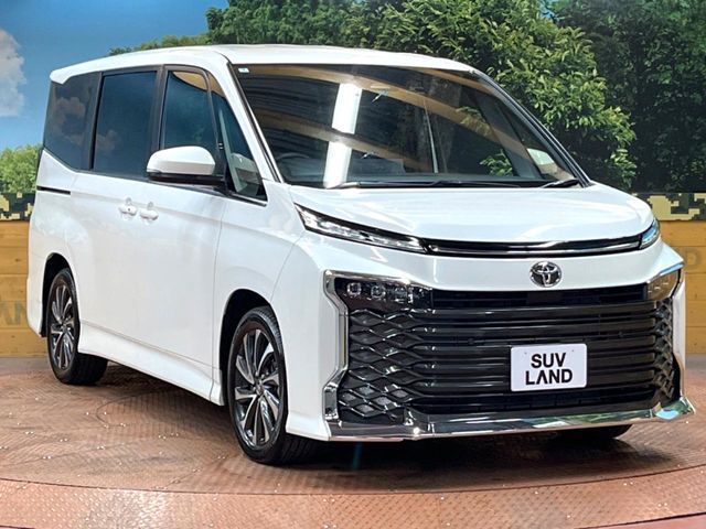 TOYOTA VOXY 2025