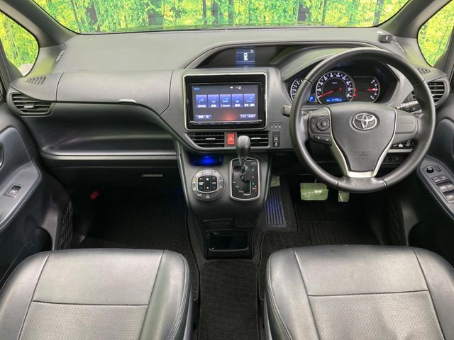 TOYOTA VOXY 2015