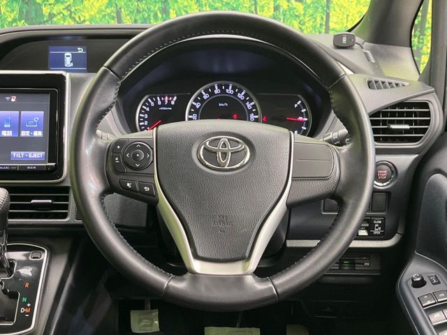 TOYOTA VOXY 2015
