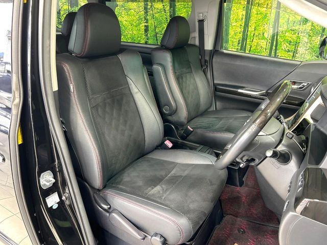 TOYOTA VELLFIRE 2012