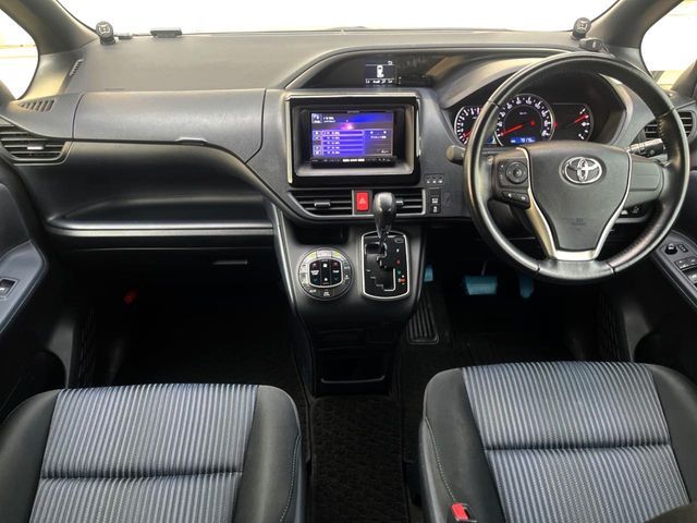 TOYOTA VOXY 2015