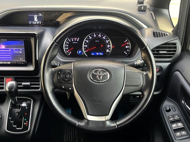 TOYOTA VOXY 2015