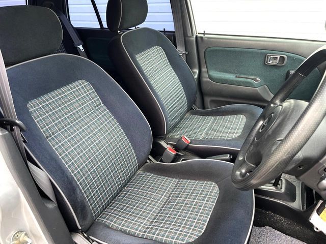 DAIHATSU MIRA GINO 2001