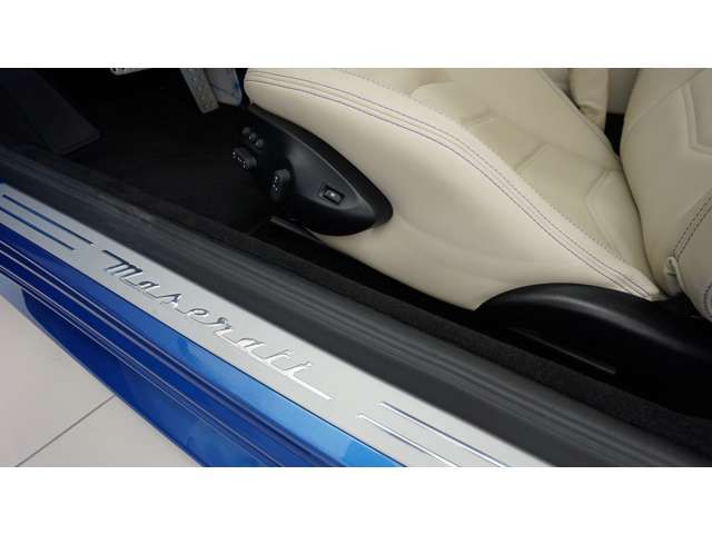 MASERATI MASERATI GRANCABRIO 2018