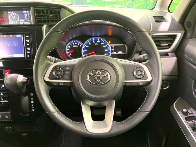 TOYOTA ROOMY 2023
