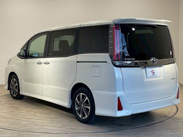 TOYOTA NOAH 2018