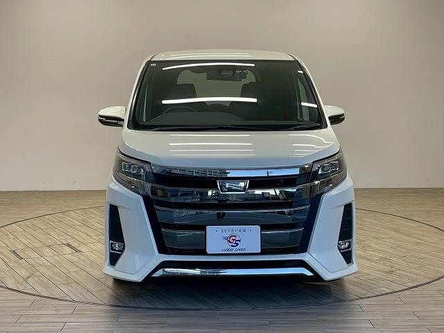TOYOTA NOAH 2018