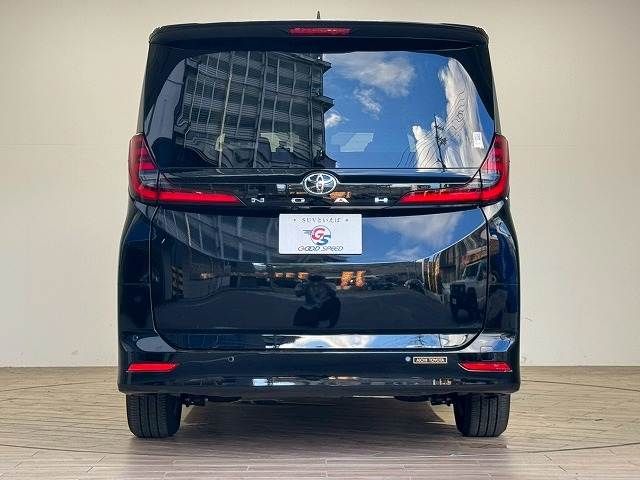TOYOTA NOAH 2022
