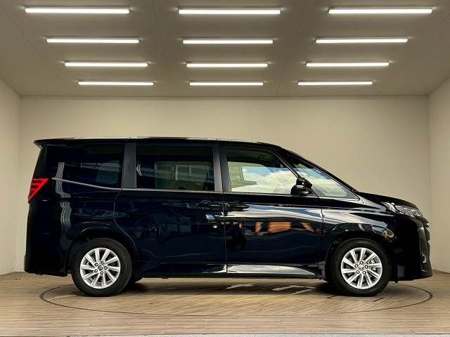 TOYOTA NOAH 2022
