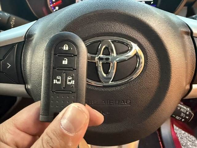 TOYOTA ROOMY 2020