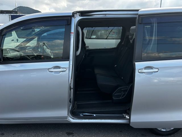 TOYOTA NOAH 2019