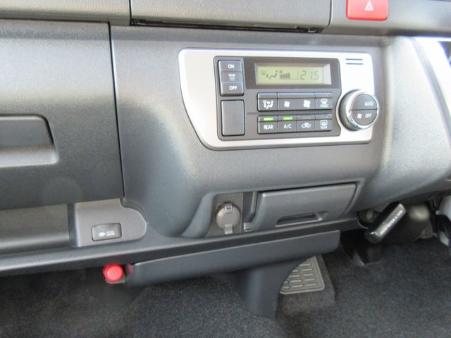 TOYOTA HIACE wagon 4WD 2025