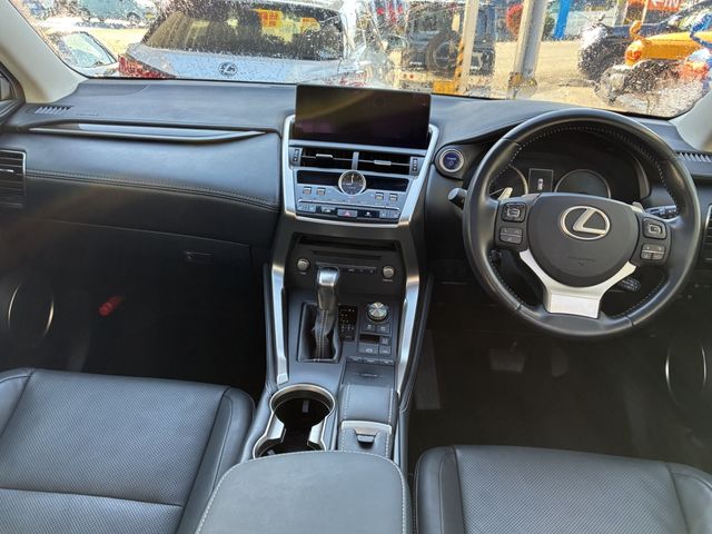 TOYOTA LEXUS NX300h AWD 2018