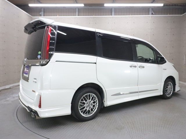 TOYOTA NOAH HYBRID 2020