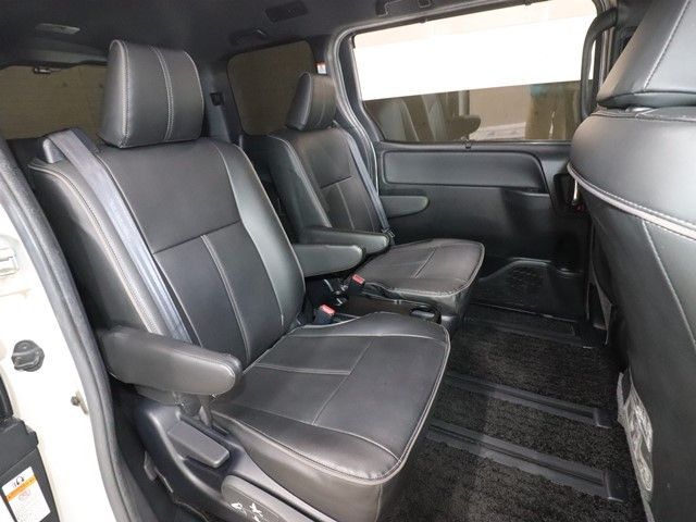 TOYOTA NOAH HYBRID 2020