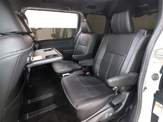 TOYOTA NOAH HYBRID 2020