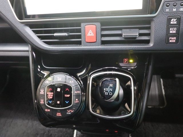 TOYOTA NOAH HYBRID 2020