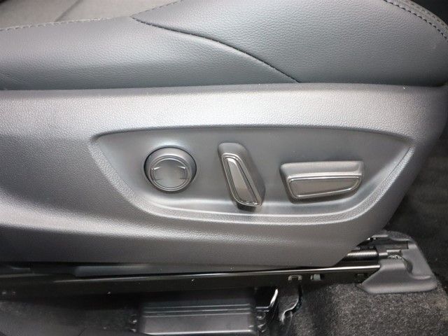 TOYOTA COROLLA CROSS HYBRID 2025