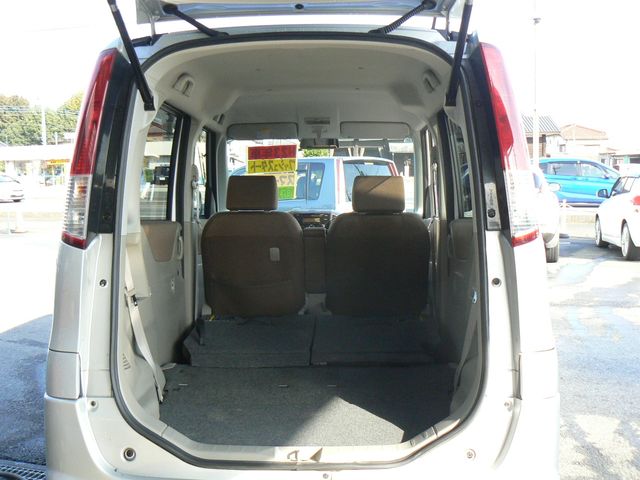 NISSAN ROOX 2011