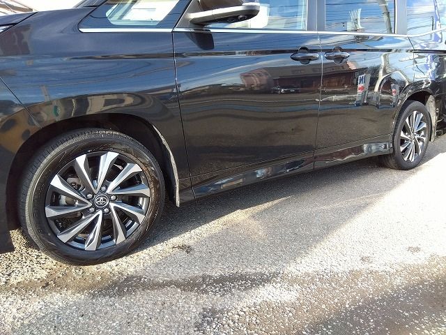 TOYOTA VOXY HYBRID 2022