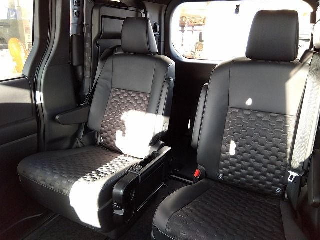 TOYOTA VOXY HYBRID 2022